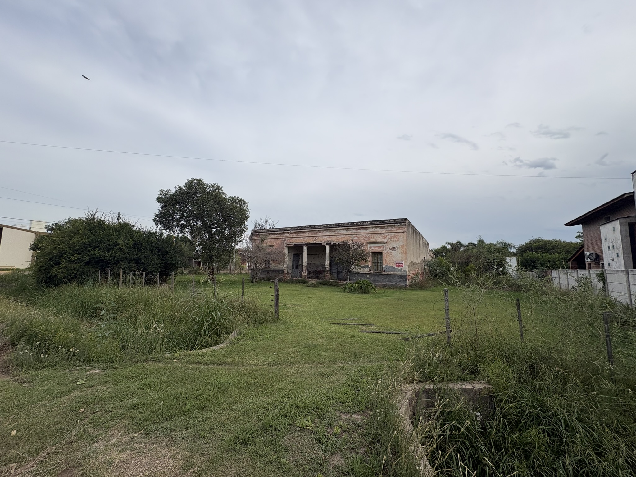LOTE ESQUINA CON CASONA ANTIGUA